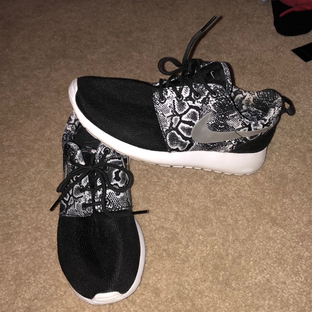 Nike roshes